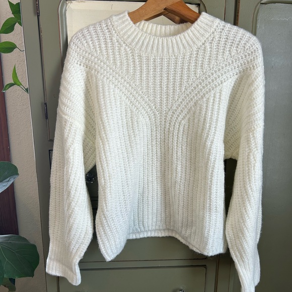 Abercrombie & Fitch Sweaters - Abercrombie & Fitch women’s white crewneck sweater